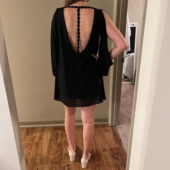 Black open back flowy dress! - Picture 5 of 7